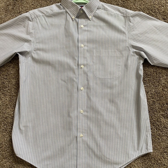 Travel Smart Roundtree & Yorke Men’s Button Up Size M Wrinkle Resistant - Picture 2 of 6